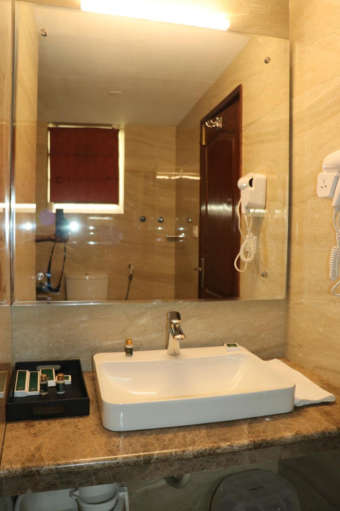 Golden Meadows Hotels & Resorts Sonāmarg Eksteriør bilde