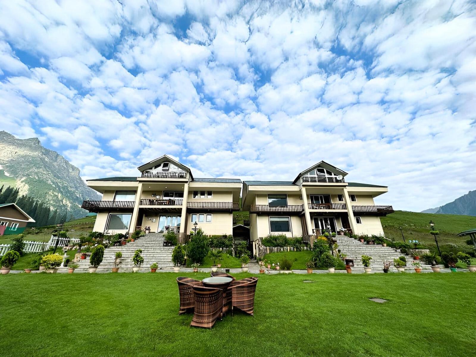 Golden Meadows Hotels & Resorts Sonāmarg Eksteriør bilde