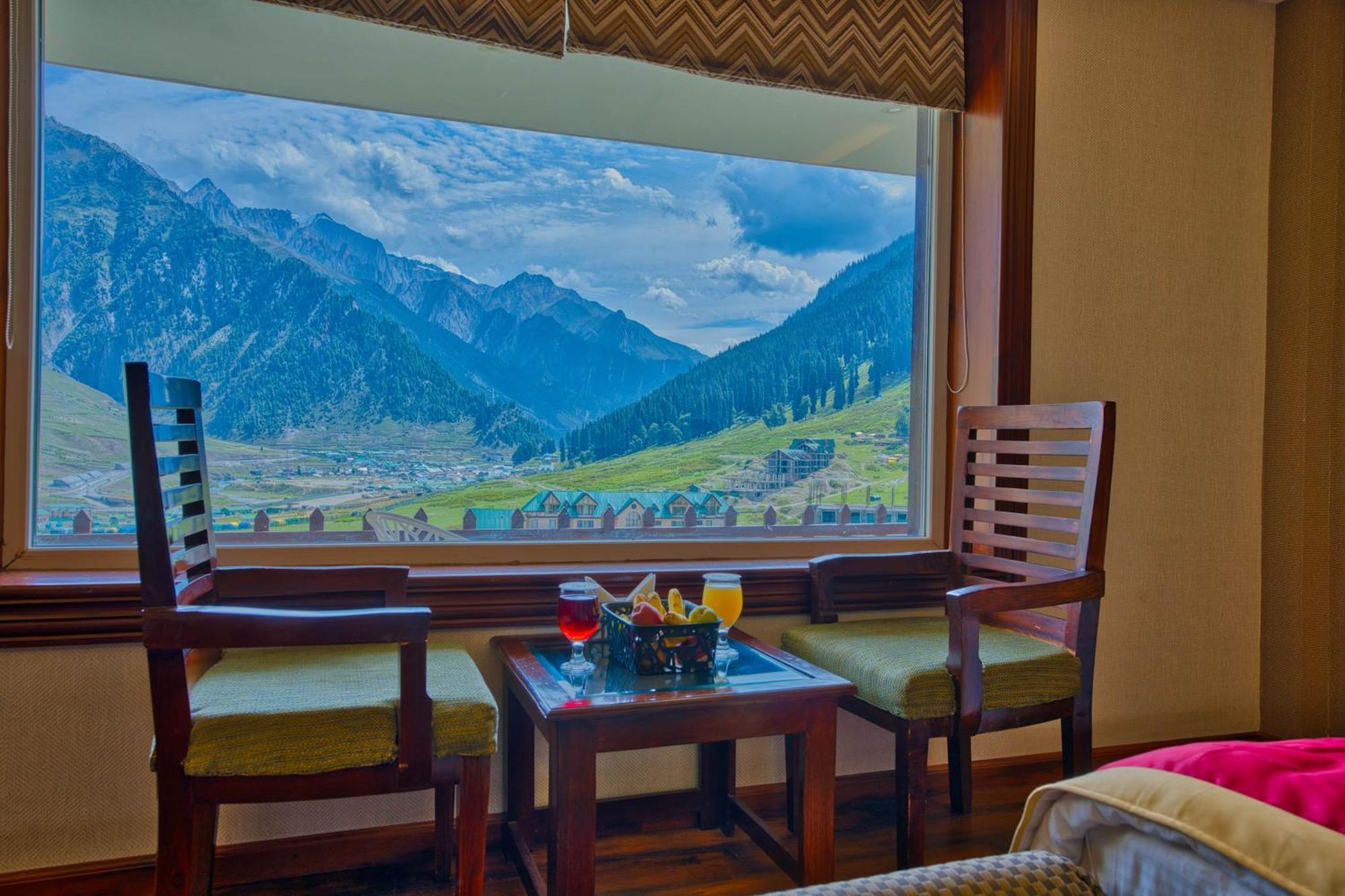 Golden Meadows Hotels & Resorts Sonāmarg Eksteriør bilde